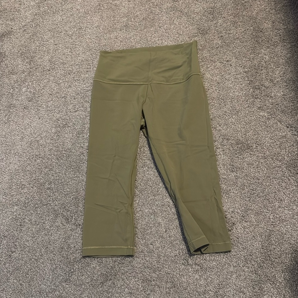 Green lululemon capri leggings